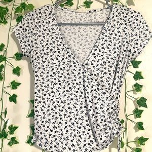 Cute white and black flowered top size small